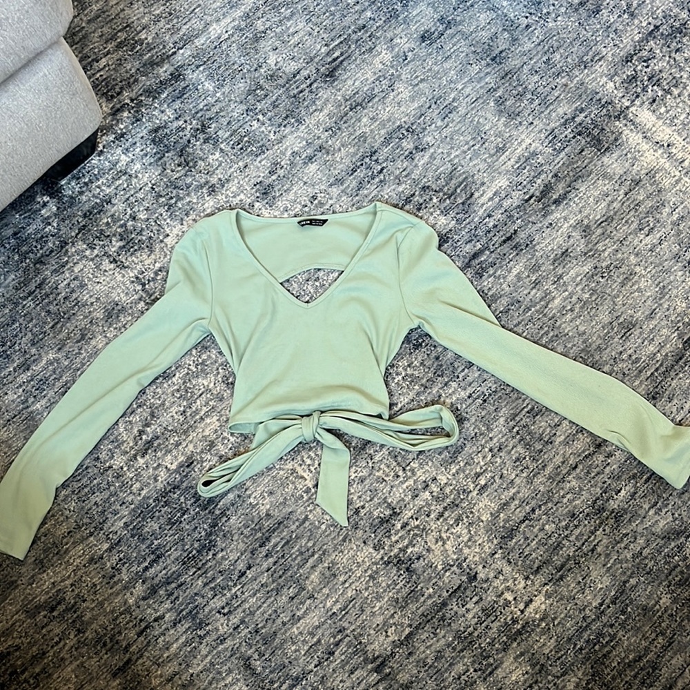 light green, opened back tie, cropped long sleeve shirt